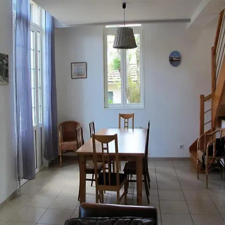 House - Quartier Abatilles - Proche Parc Pereire, Commerces De Proximite Et Plage - Maison 3 Chambres - 6 Personnes. Hébergement de vacances *